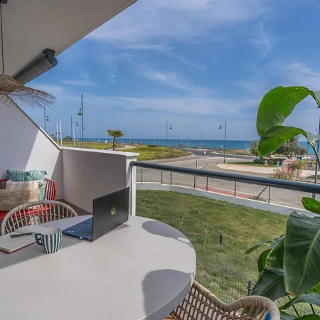 Apartment Heima In Front Of The Sea